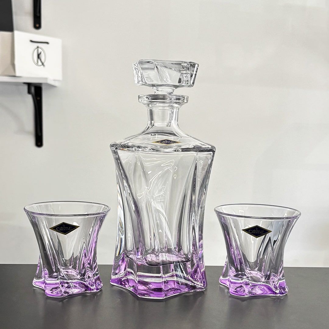 Decantor si 2 pahare din cristal cu talpa mov