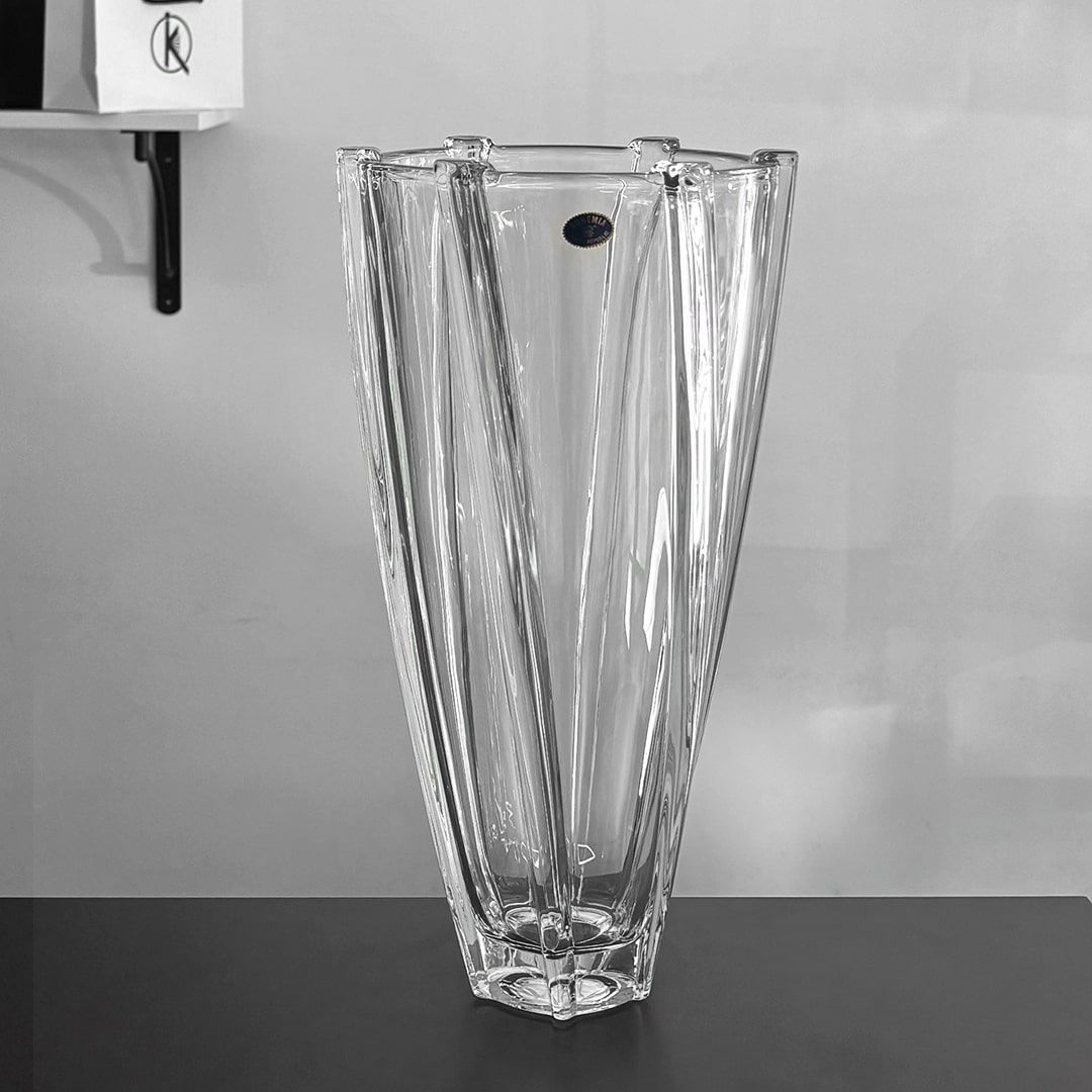 vaza pentru flori din cristal