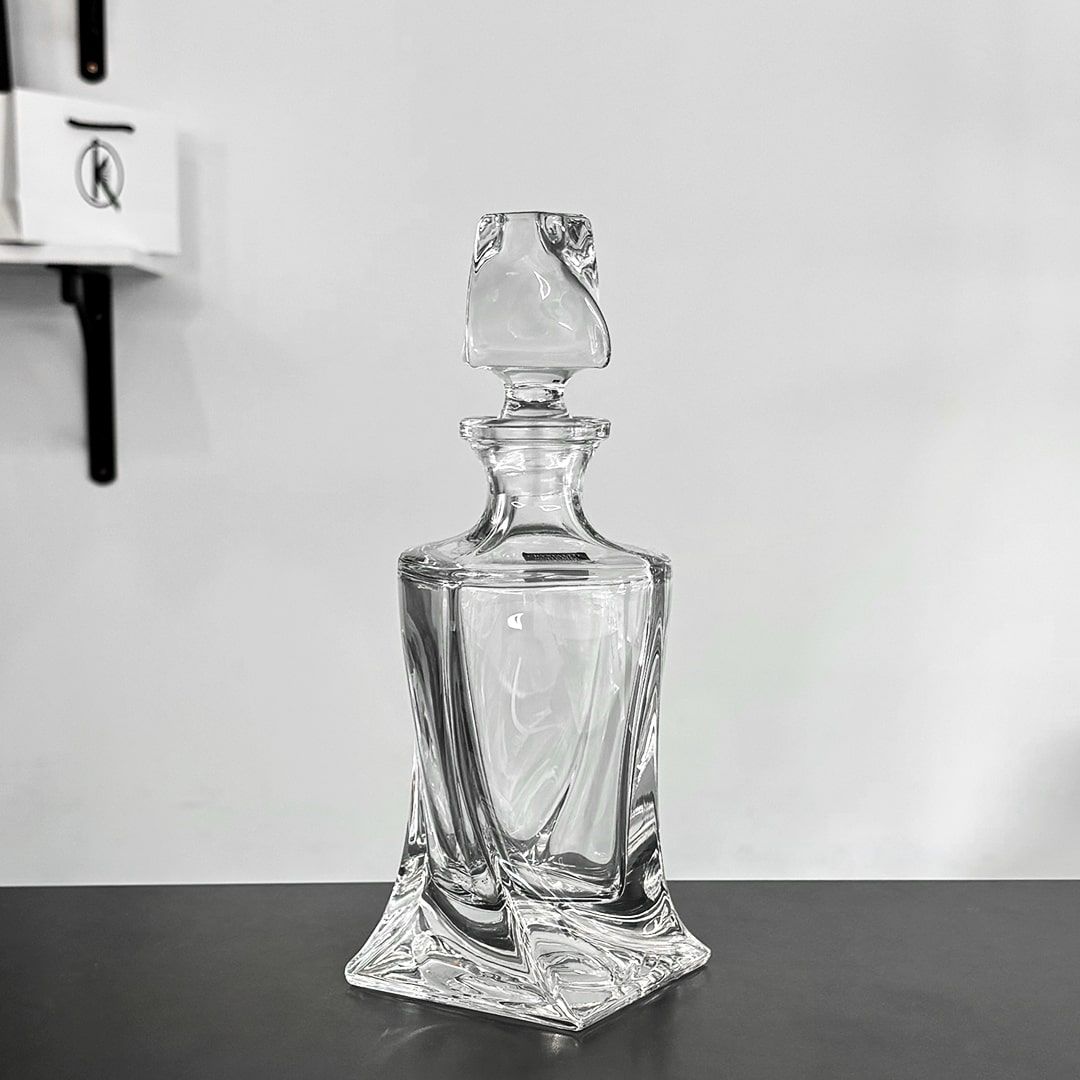 Decantor din cristal pentru vodka, lichior si whisky